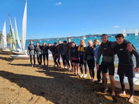 Austauschschüler in Neuseeland beim Segelausflug